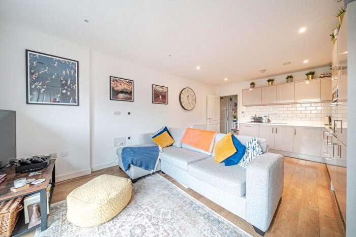 1 Bedroom Flat For Sale In Broome Way, London, SE5