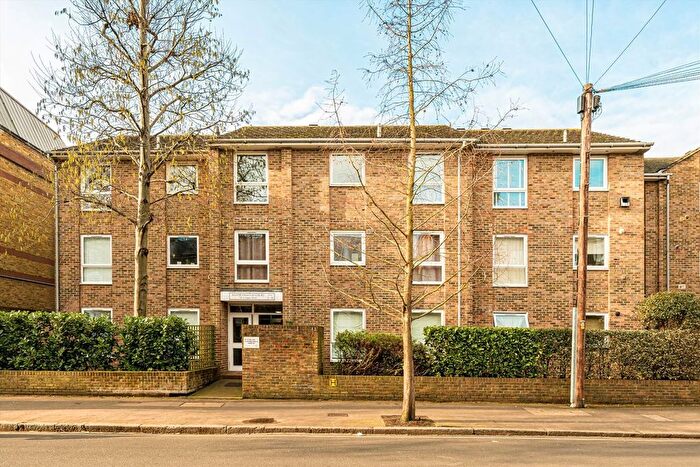 2 Bedroom Flat To Rent In Arragon Road, Twickenham, TW1