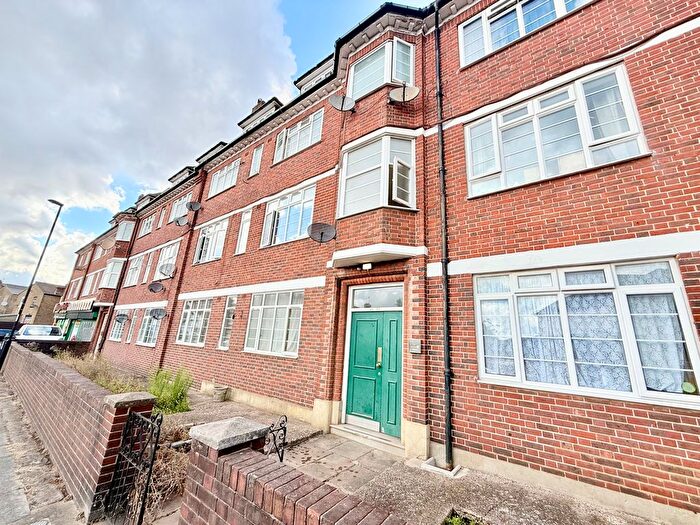 2 Bedroom Flat To Rent In Verdant Lane, London, SE6