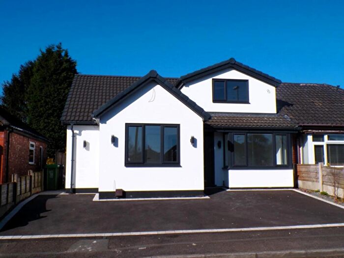 4 Bedroom Semi-Detached Bungalow For Sale In Willows Drive, Failsworth, Manchester, M35