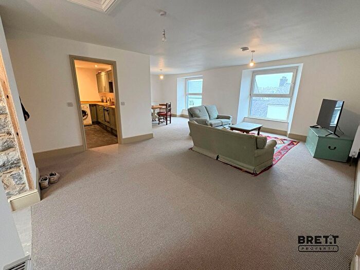 3 Bedroom Flat To Rent In Flat, Main Street, Pembroke, Pembrokeshire., SA71