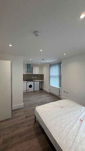 Studio To Rent In Florence Road, London, W5