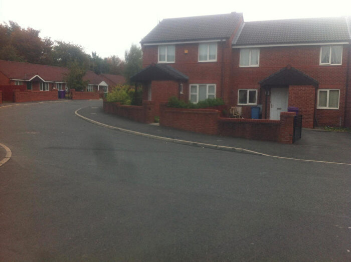 2 Bedroom Semi-Detached Bungalow To Rent In Thomaston Street, Liverpool, L5