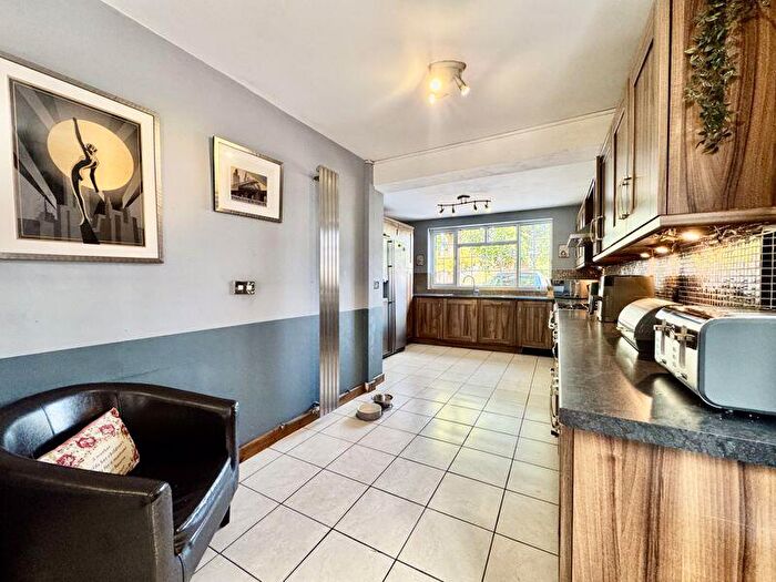 4 Bedroom Detached House For Sale In Walmley Road, Sutton Coldfield, B76