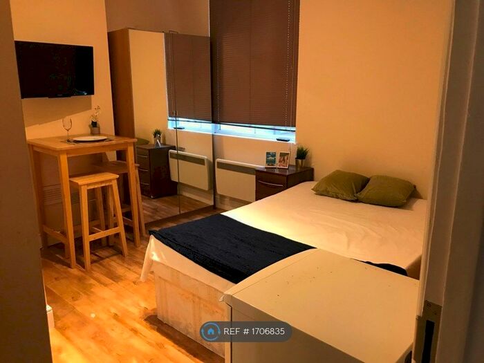 Studio To Rent In London, London, N7