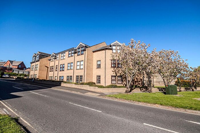 2 Bedroom Flat For Sale In Meadowfield Park, Ponteland, Newcastle Upon Tyne, NE20