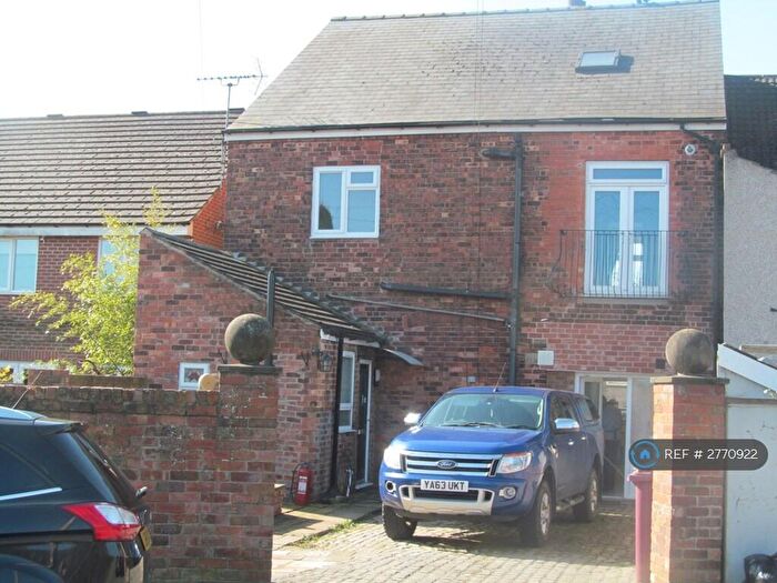 3 Bedroom Flat To Rent In Shirland, Alfreton, DE55