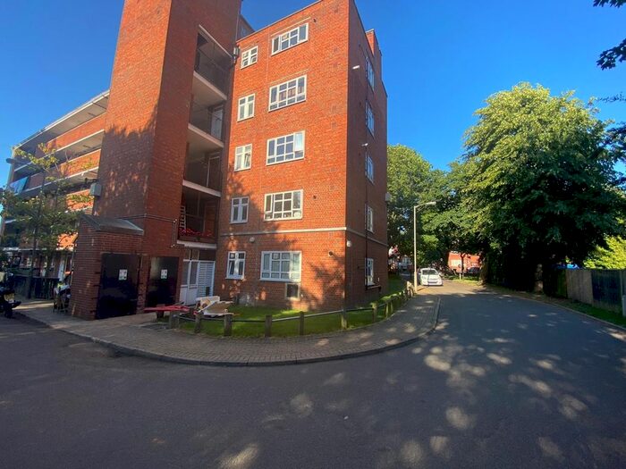 3 Bedroom Flat To Rent In Boyce House, Aldrington Road, London, SW16