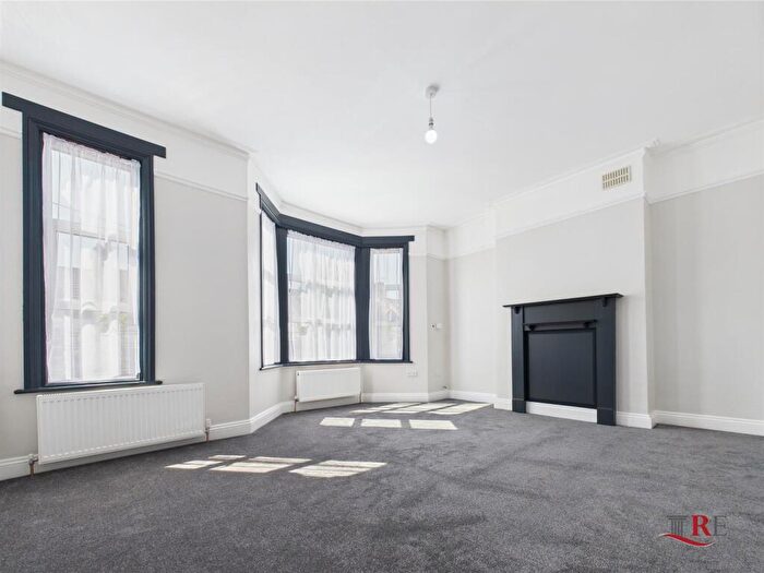 2 Bedroom Flat To Rent In Ashburnham Road, Kensal Rise, London, NW10