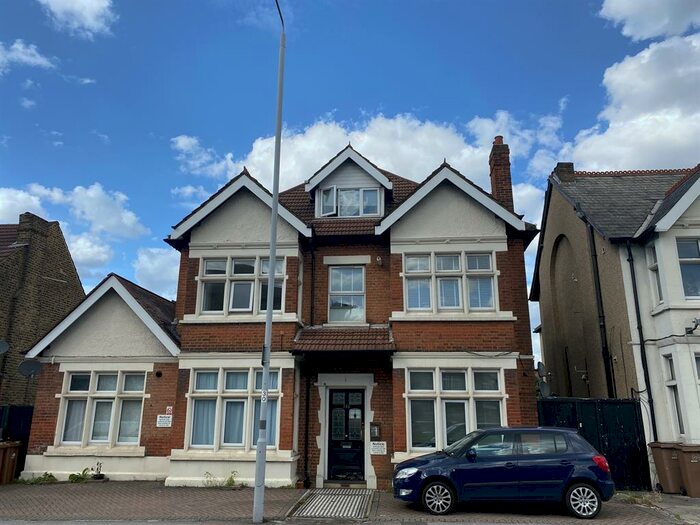 Studio To Rent In Carshalton Road, Sutton, Surrey, SM1