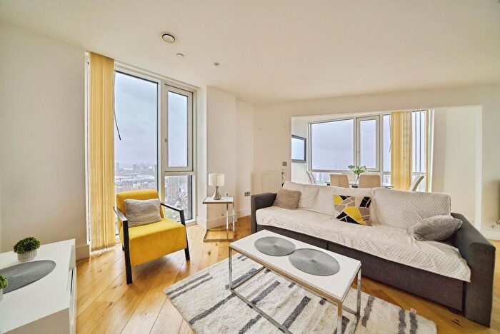 3 Bedroom Flat For Sale In High Street, London, E15