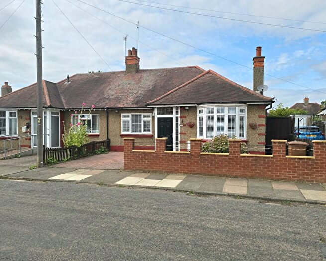 2 Bedroom Bungalow For Sale In Bush Hill, The Headlands, NN3