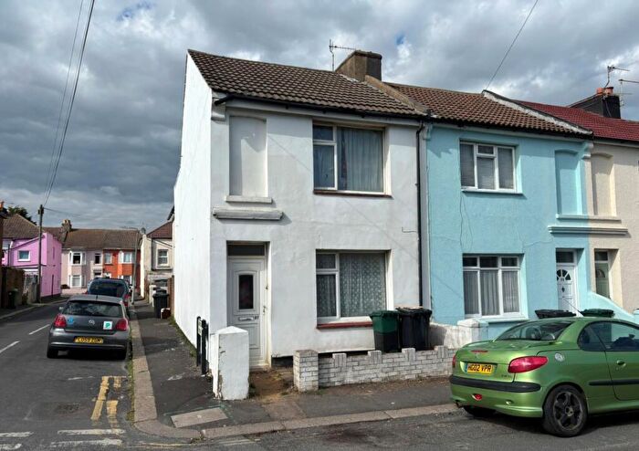 2 Bedroom End Of Terrace House For Sale In Shelldale Road, Portslade, Brighton, East Sussex, BN41