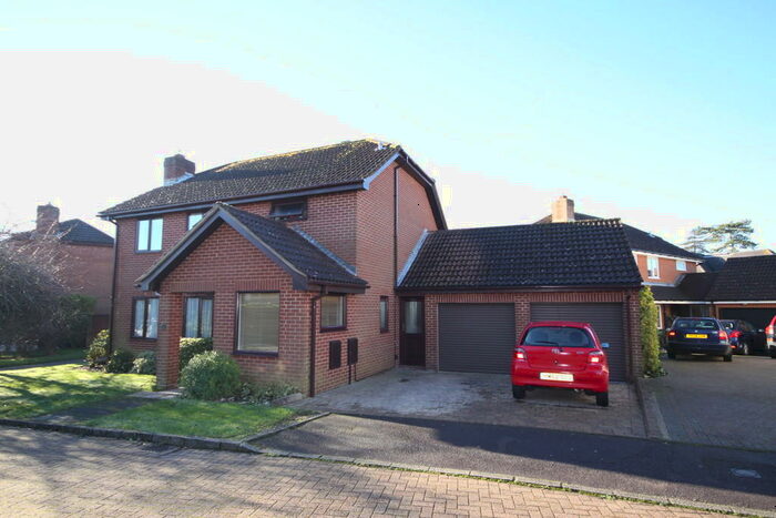 4 Bedroom Detached House To Rent In Pershore Close, Locks Heath, SO31
