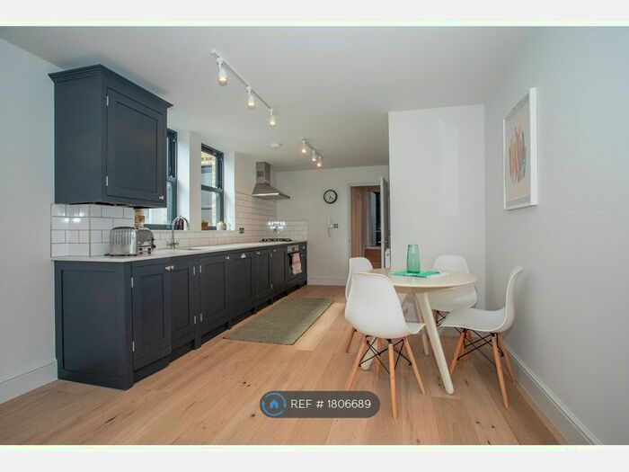 2 Bedroom Flat To Rent In Gilbey Road, London, SW17