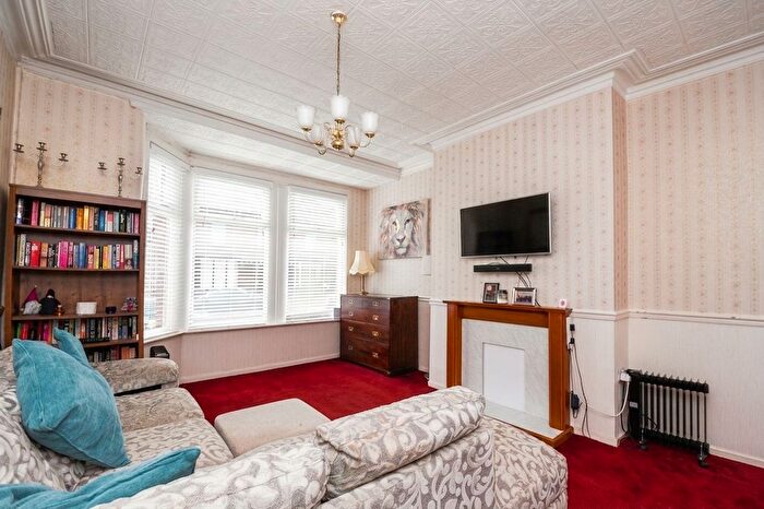 3 Bedroom Terraced House For Sale In Trenant Road, Salford, M6