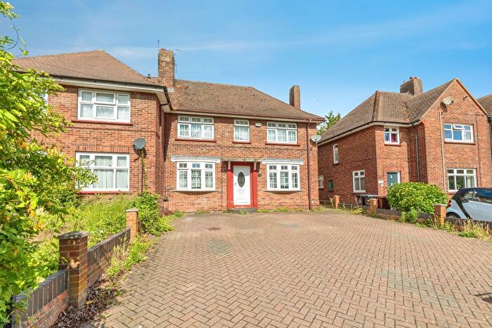 3 Bedroom Semi Detached House For Sale In Valley Drive, Gravesend, Kent, DA12