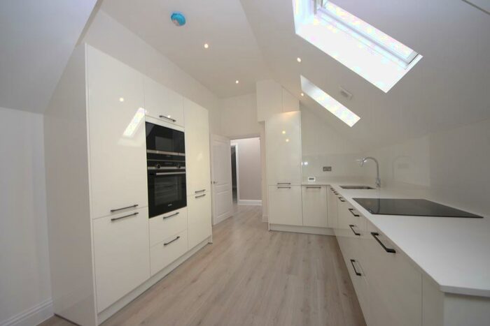 2 Bedroom Flat To Rent In North Kingston, KT2