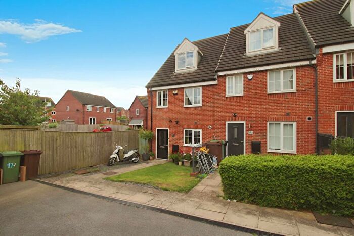 3 Bedroom End Of Terrace House To Rent In Waggon Road, Leeds, West Yorkshire, LS10