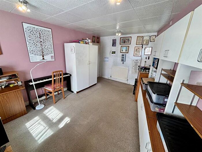 3 Bedroom Detached House For Sale In Wantage Road, Carrville, Durham, DH1