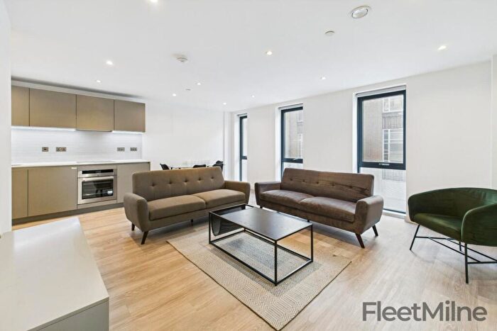 3 Bedroom Apartment To Rent In Lionel Street, B3