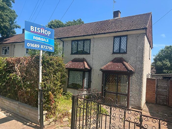 3 Bedroom End Of Terrace House For Sale In Lullingstone Crescent, St Pauls Cray, Orpington, Kent, BR5