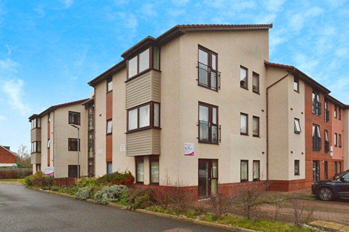 2 Bedroom Flat For Sale In Westbury Lane, Newport Pagnell, MK16
