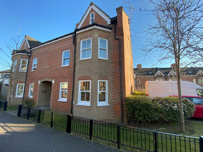 1 Bedroom Flat To Rent In Markenfield Road, Guildford, GU1