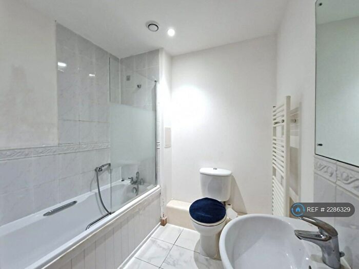 2 Bedroom Flat To Rent In Central House, London, E15