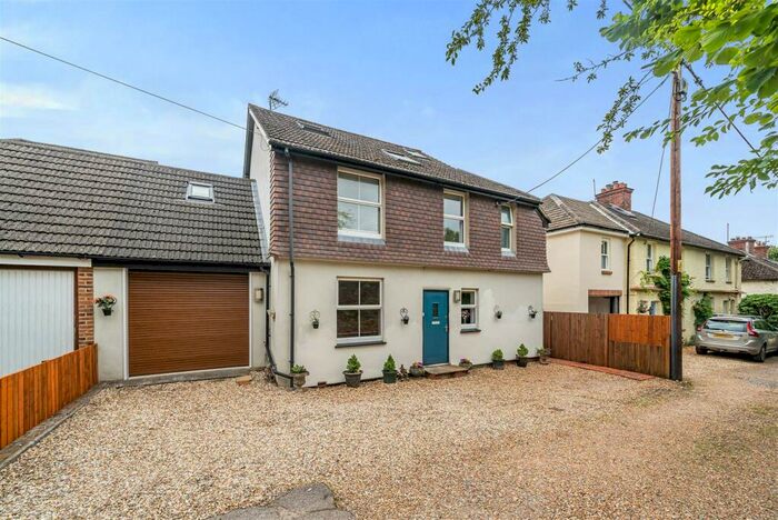 4 Bedroom Link Detached House For Sale In Covers Lane, Hammer Vale, GU27