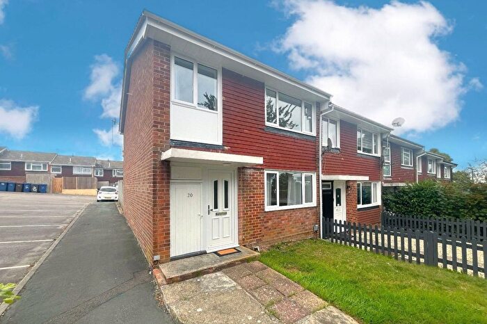 3 Bedroom End Of Terrace House For Sale In Barrie Road, Farnham, Surrey, GU9