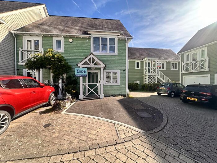 2 Bedroom End Of Terrace House For Sale In Crossfield Walk, Snodland, ME6