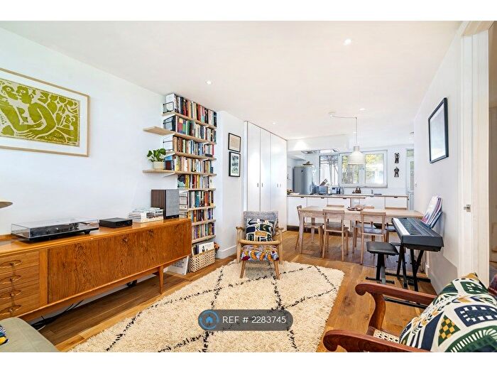 3 Bedroom Maisonette To Rent In Orwell Court, London, E8