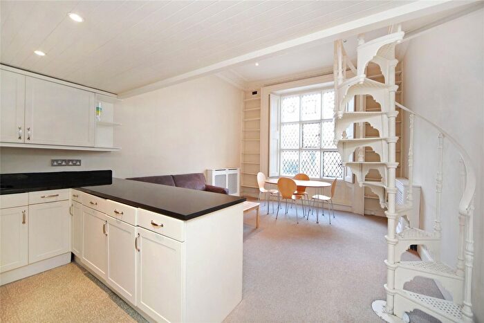 3 Bedroom Flat To Rent In Belgrave Road, Pimlico, SW1V