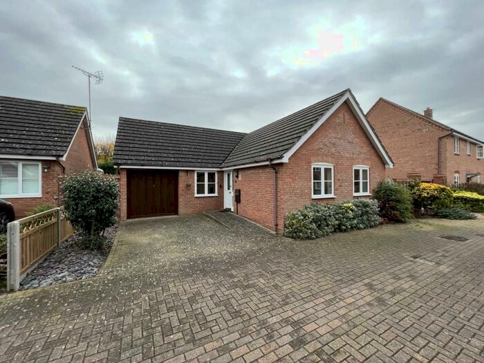 3 Bedroom Bungalow To Rent In Norman Crescent, Milton Keynes, MK10