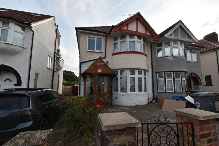 4 Bedroom Semi-Detached House For Sale In Chestnut Grove, Wembley, HA0