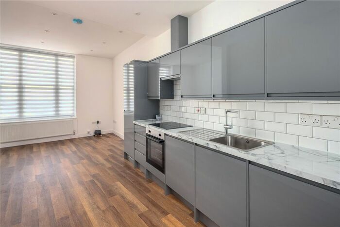 2 Bedroom Flat To Rent In Mare Street, Hackney, London, E8