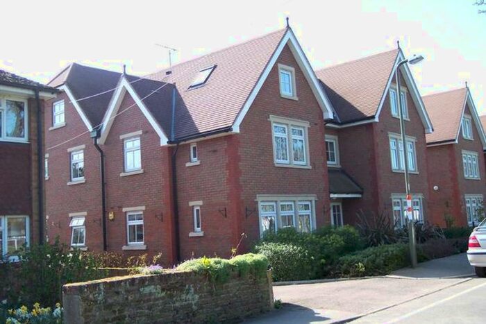 2 Bedroom Flat To Rent In Orchard View, Chertsey, KT16
