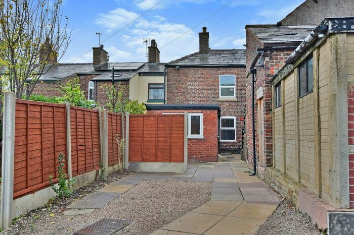 1 Bedroom Flat To Rent In Lansdowne Street, Macclesfield, Cheshire, SK10