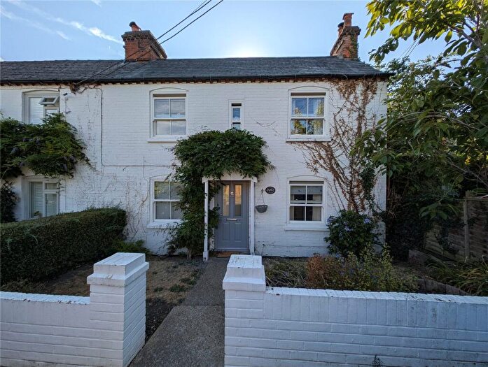 2 Bedroom Semi-Detached House To Rent In Rose Hill, Binfield, Bracknell, Berkshire, RG42