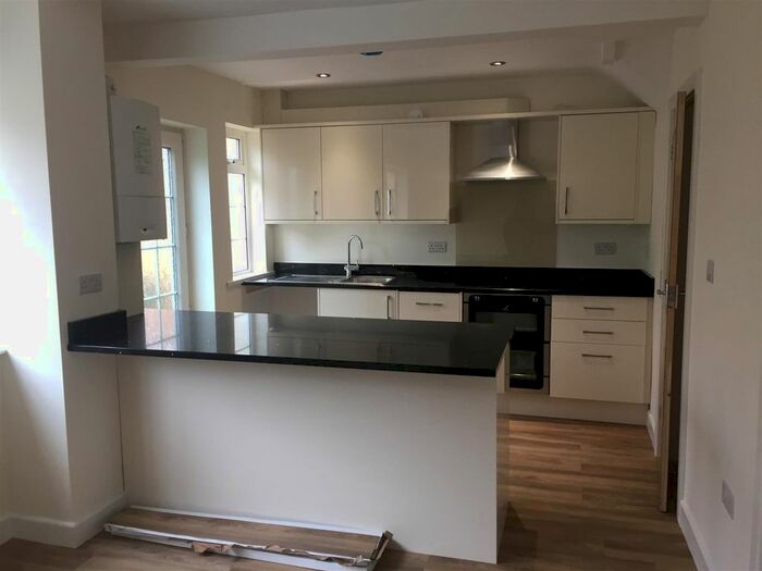 3 Bedroom Semi-Detached House To Rent In Easby Close, Ilkley, LS29