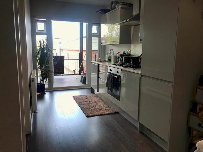 1 Bedroom Flat To Rent In Station Road, Chingford, London., E4