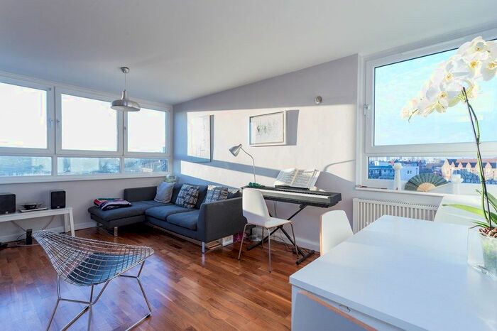 2 Bedroom Flat To Rent In Roman Road, London, E2