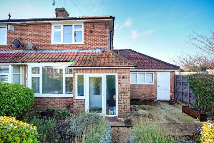 2 Bedroom End Of Terrace House For Sale In Stapleford Road, Luton, LU2