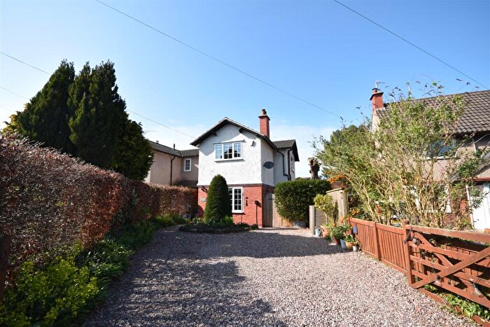 3 Bedroom Semi Detached House For Sale In Hooton Road, Willaston, Neston, CH64