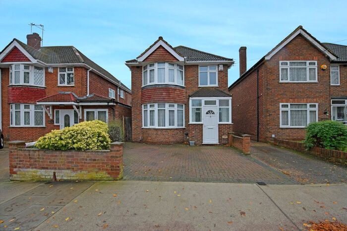 3 Bedroom Detached House To Rent In Park Lane, Hayes, UB4