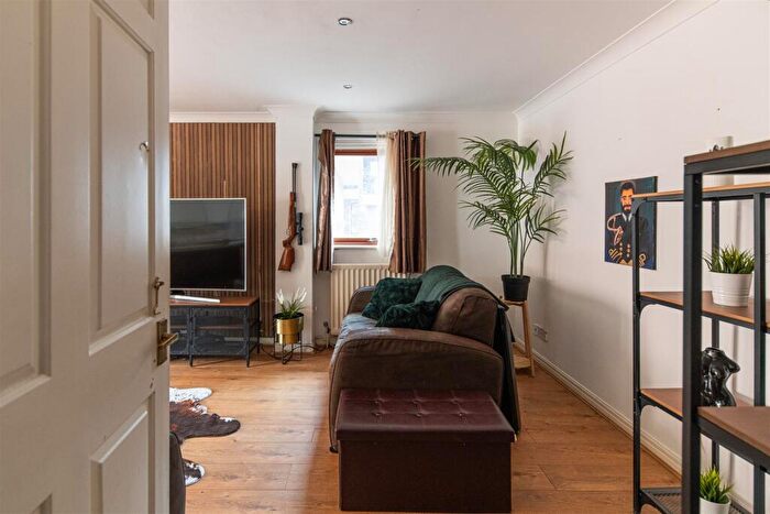 2 Bedroom Apartment To Rent In Blue Anchor Court, Quayside, Newcastle Upon Tyne, NE1