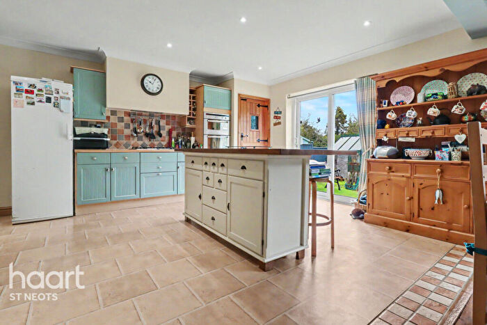 4 Bedroom Semi Detached House For Sale In Willow Close, Eynesbury, PE19