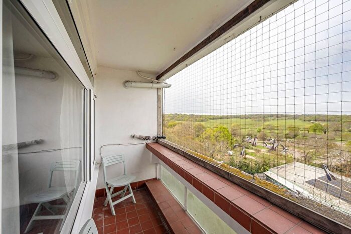 1 Bedroom Flat To Rent In Tunworth Crescent, Roehampton, London, SW15