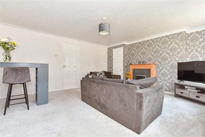 2 Bedroom Flat For Sale In Durham Close, Dover, Kent, CT17